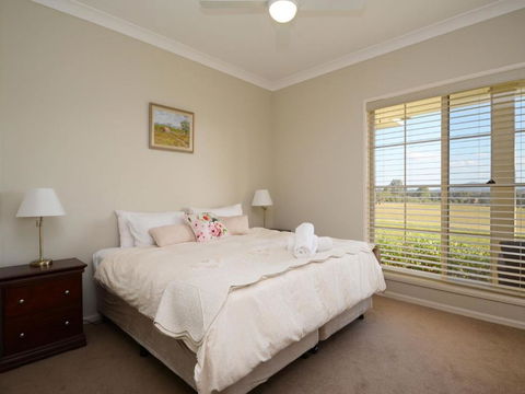 Silver Springs (4br) Cottage With Wifi Views Olives & Space . Fireplace Views Olives & Space - Port Augusta Accommodation 6