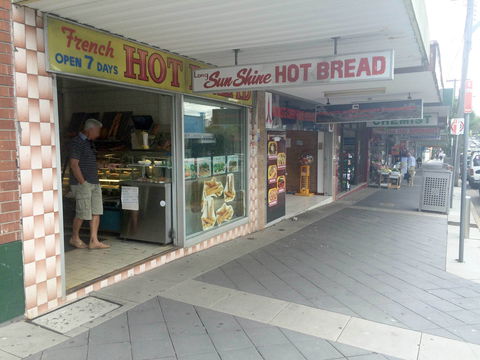 Long Sunshine Hot Bread - Port Augusta Accommodation 0