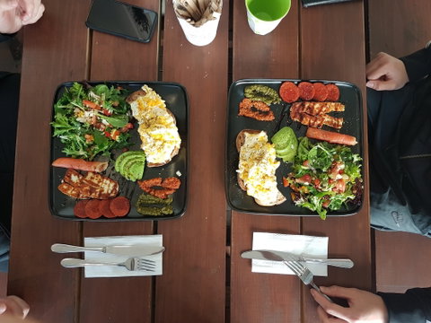 Quotes Cafe - Port Augusta Accommodation 0