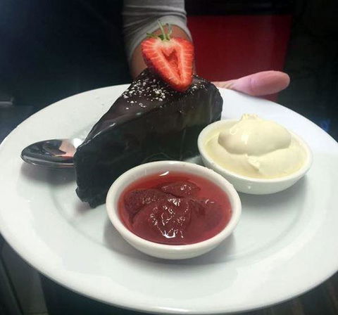 The Apple Tree Cafe - Port Augusta Accommodation 9