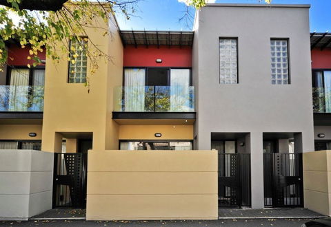 RNR Apartments, Adelaide - Port Augusta Accommodation 0