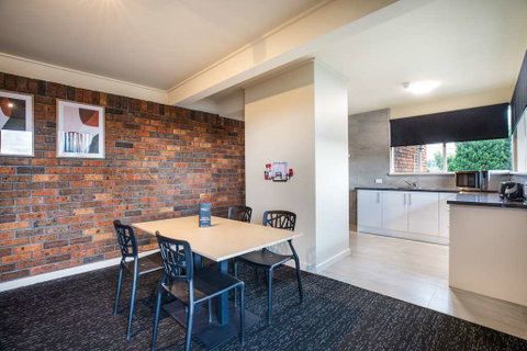 Nightcap at Manhattan Hotel - Port Augusta Accommodation 2