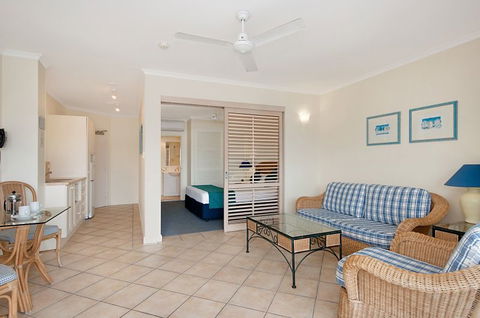 Macrossan House Boutique Holidays Apts - Port Augusta Accommodation 2