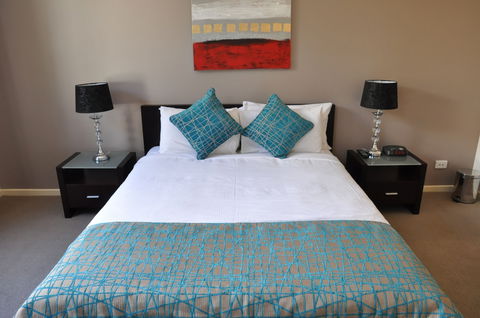 RNR Apartments, Adelaide - Port Augusta Accommodation 1