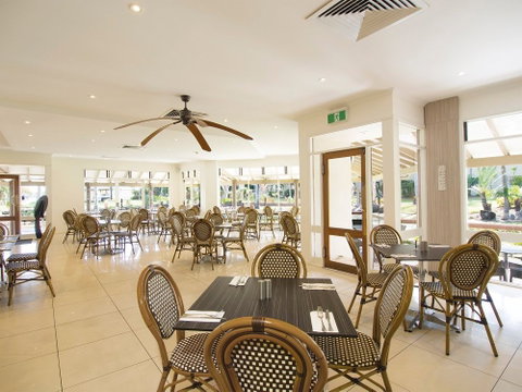 Oaks Oasis, Caloundra - Port Augusta Accommodation 5