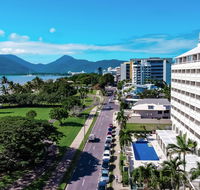 Holiday Inn Cairns Harbourside - Port Augusta Accommodation