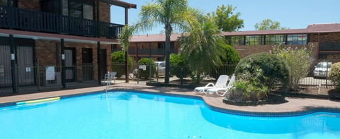 Maclin Lodge - Port Augusta Accommodation 1