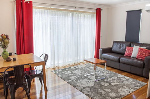 One Of A Kind Apartments - Port Augusta Accommodation 7