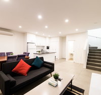 3BR Townhouse Double Garage walk to Lake Ginninderra - Port Augusta Accommodation