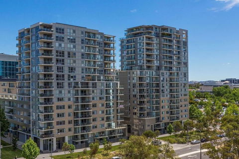 Spacious 1BR Stylish New Acton Apartment +Parking - Port Augusta Accommodation 12