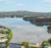 3BR Executive Apartment with Lake and Mountain views - Port Augusta Accommodation