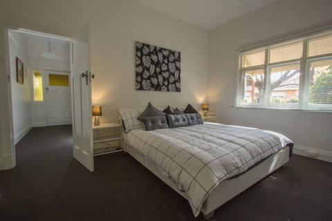 Cowan Street Bungalow - Port Augusta Accommodation 0