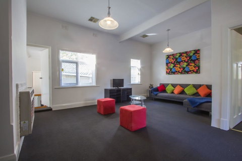 Cowan Street Bungalow - Port Augusta Accommodation 6