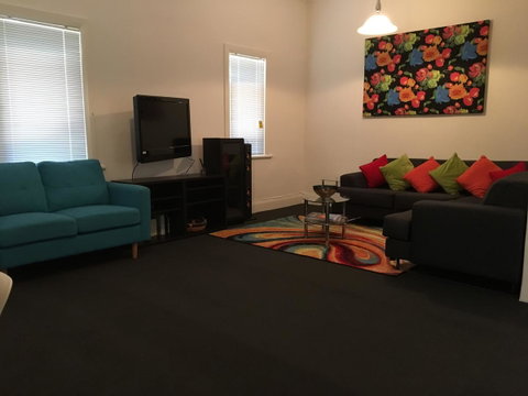 Cowan Street Bungalow - Port Augusta Accommodation 7