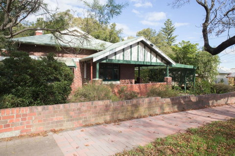 Cowan Street Bungalow - Port Augusta Accommodation 13