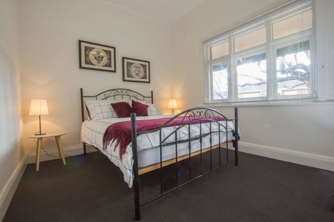 Cowan Street Bungalow - Port Augusta Accommodation 4