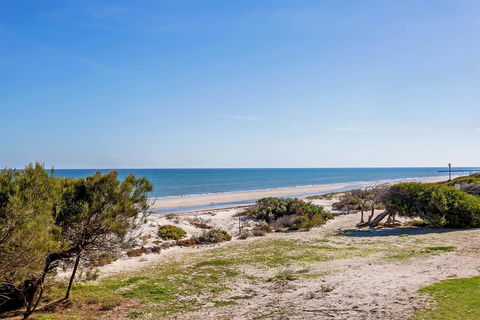 Blissful Beachfront Beachouse - Port Augusta Accommodation 1