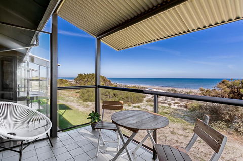 Blissful Beachfront Beachouse - Port Augusta Accommodation 4