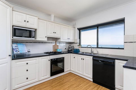 Blissful Beachfront Beachouse - Port Augusta Accommodation 8