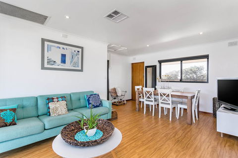 Blissful Beachfront Beachouse - Port Augusta Accommodation 5
