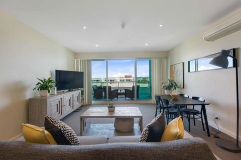Port Adelaide Executive Waterfront Apartment - Port Augusta Accommodation 21
