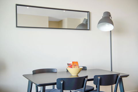 Port Adelaide Executive Waterfront Apartment - Port Augusta Accommodation 12