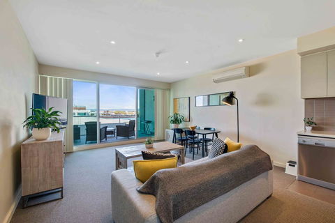 Port Adelaide Executive Waterfront Apartment - Port Augusta Accommodation 1