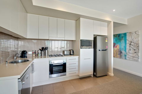 Port Adelaide Executive Waterfront Apartment - Port Augusta Accommodation 8