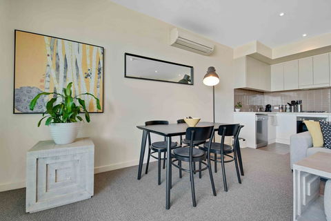 Port Adelaide Executive Waterfront Apartment - Port Augusta Accommodation 13