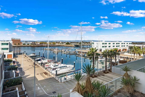 Port Adelaide Executive Waterfront Apartment - Port Augusta Accommodation 0