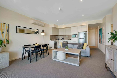 Port Adelaide Executive Waterfront Apartment - Port Augusta Accommodation 10