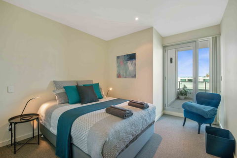 Port Adelaide Executive Waterfront Apartment - Port Augusta Accommodation 2