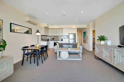 Port Adelaide Executive Waterfront Apartment - Port Augusta Accommodation 16