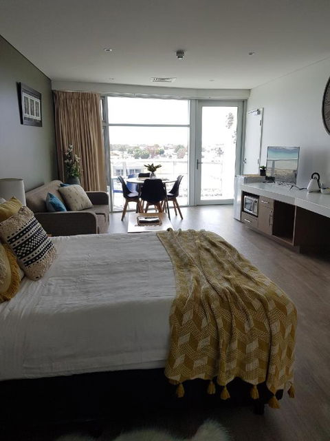 Ocean View Luxury Apartment & Suite - Port Augusta Accommodation 4