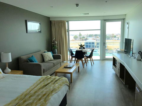Ocean View Luxury Apartment & Suite - Port Augusta Accommodation 24