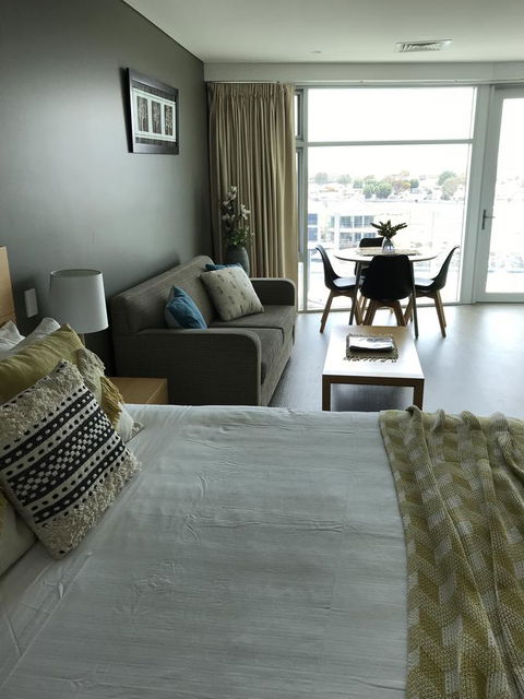 Ocean View Luxury Apartment & Suite - Port Augusta Accommodation 12