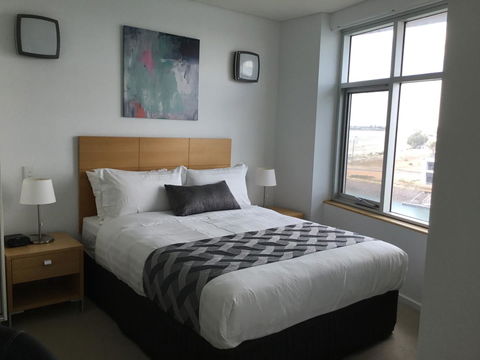 Wallaroo Marina Waterfront Luxe Apartment - Port Augusta Accommodation 14