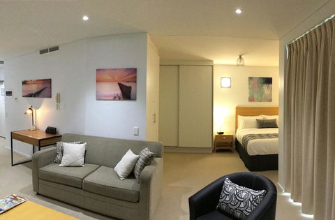 Wallaroo Marina Waterfront Luxe Apartment - Port Augusta Accommodation 8