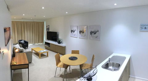 Wallaroo Marina Waterfront Luxe Apartment - Port Augusta Accommodation 4