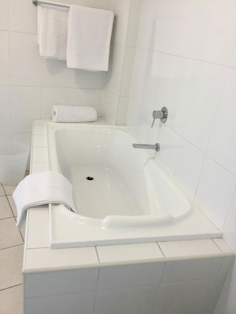 Wallaroo Marina Waterfront Luxe Apartment - Port Augusta Accommodation 20