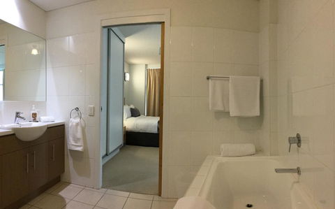Wallaroo Marina Waterfront Luxe Apartment - Port Augusta Accommodation 16