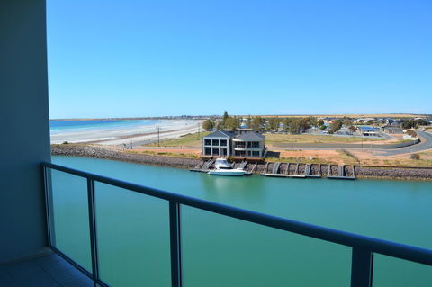 Wallaroo Marina Luxury Apartment - Port Augusta Accommodation 6