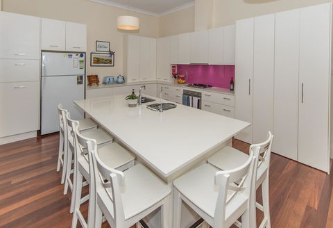 The Tudor House - Port Augusta Accommodation 8