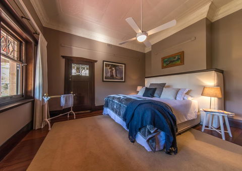 The Tudor House - Port Augusta Accommodation 2