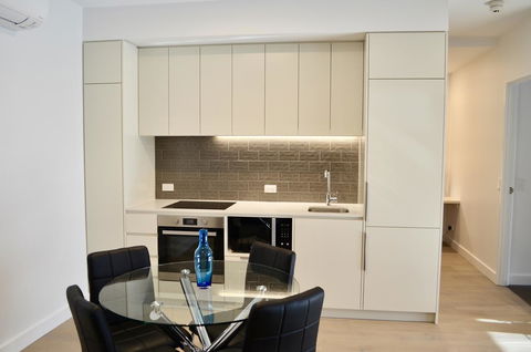 Whitmore SQ - Port Augusta Accommodation 4