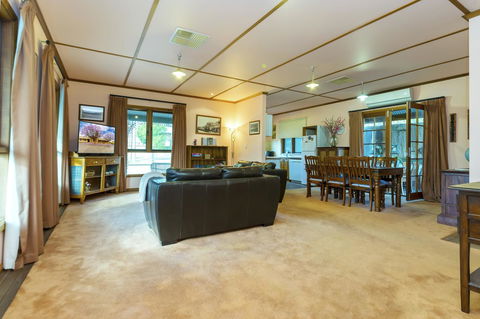 Rustic On 13th - Port Augusta Accommodation 3