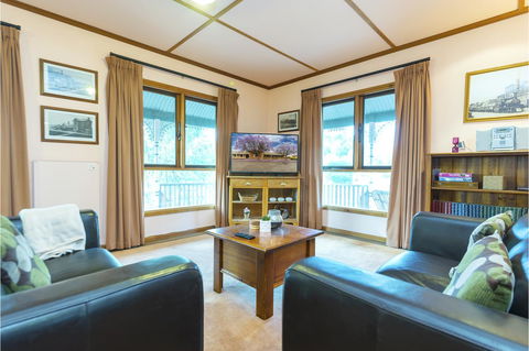 Rustic On 13th - Port Augusta Accommodation 4