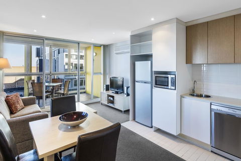 IStay Precinct Adelaide - Port Augusta Accommodation 16