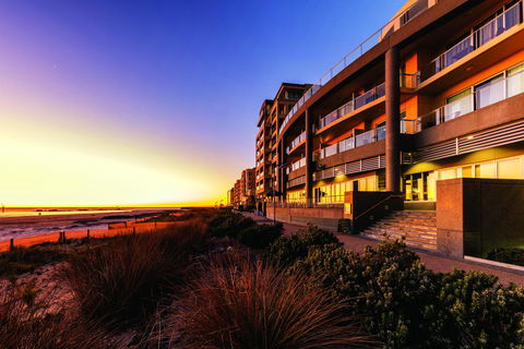 Oaks Glenelg Plaza Pier Suites - Port Augusta Accommodation 0