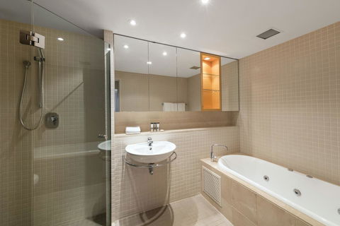 Oaks Glenelg Plaza Pier Suites - Port Augusta Accommodation 3